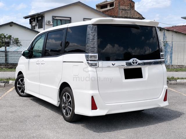 2022 Toyota VOXY 2.0 1 YEAR WARRANTY PUSH START - 2