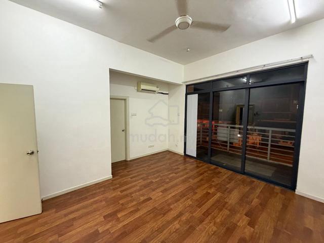 【 Kitchen Table Top, Aircond  】2.5 Storey House, Lake Club Park Homes 1