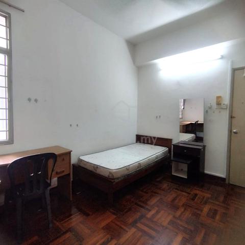 Room for Rent (Female unit) @ Bandar Sunway Ridzuan Condo 1