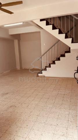 2 Storey House @ Taman Universiti Indah Serdang Seri Kembangan 1