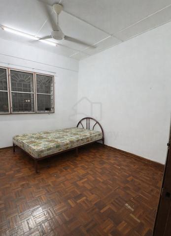 Middle Room in SS25 Taman Mayang Near LRT KELANA JAYA!!! 1