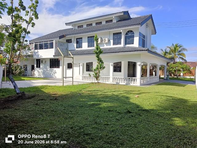 Two & Half Detached House 1