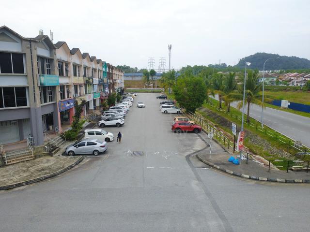 Oakland Commercial Centre 1