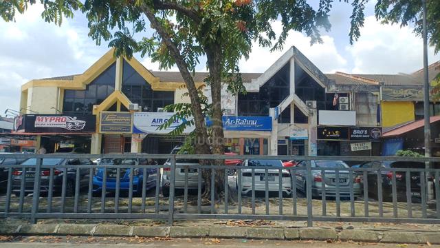 Seksyen 18, Shah Alam Ground floor (half) unit Jalan Pinang E/18E 1