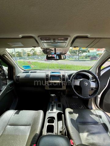 2014 Nissan NAVARA 2.5 Auto 4X4 leather seats - 3