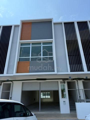 IOI Mahkota 2 Bandar Putra Kulai Double Storey Shoplot for rent 1