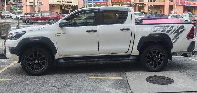 2022/2023 Toyota HILUX 2.8 ROGUE (A) - 4