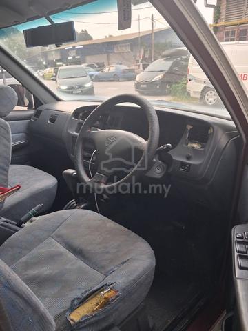 2001 Toyota UNSER 1.8 GLI (A) - 4