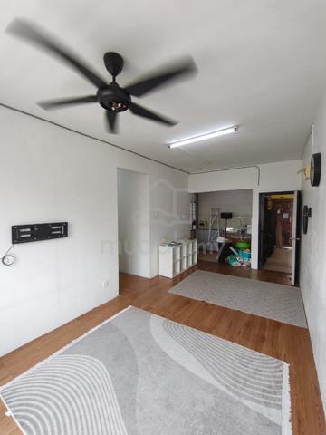 Rumah Pangsa Laman Tasik 1