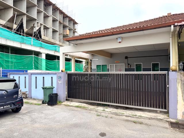 CORNER, Teres Setingkat, TAMAN RIVERIA 1
