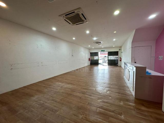 Lagenda height 2 story shoplot ground floor for rent 1