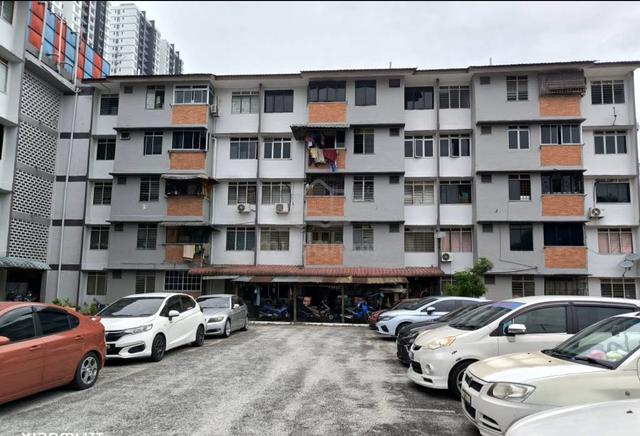 Rumah Pangsa Larkin ( Flat Larkin ) 1