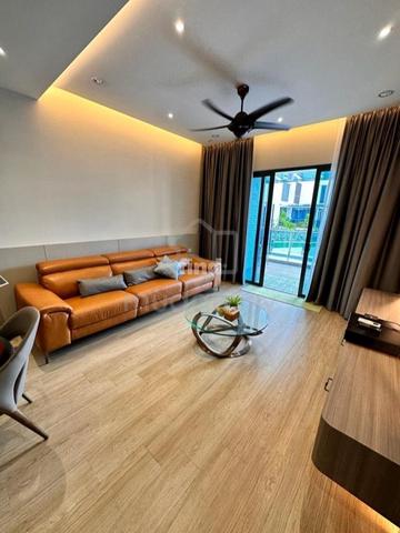 Queens Residences Q1 @ Queens Waterfront 1