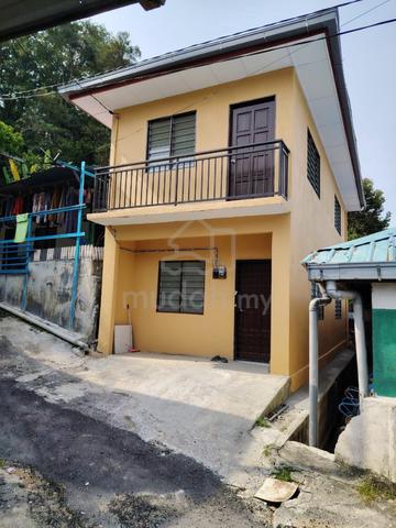 Rumah Kampung Setingkat Binaan Sendiri 1