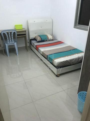 Newly Refurbished Cozy Middle Room for Rent 1