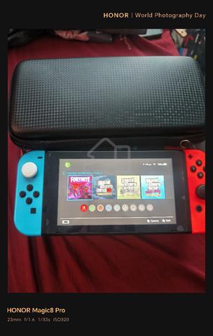 Nintendo switch V2  - photo 3 of 6
