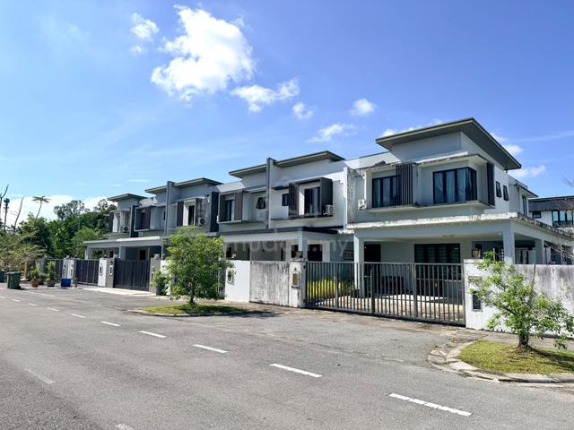 CORNER, Double Storey, PETRA JAYA 1