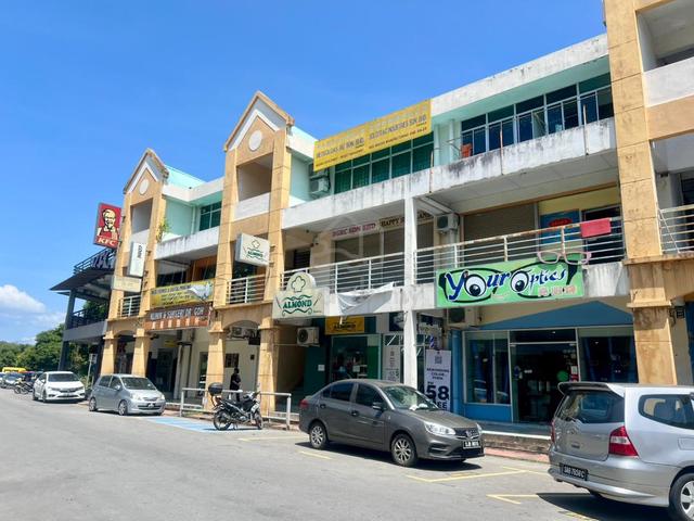 Plaza Grand Millennium 3 Storey Shoplot 1
