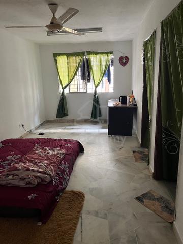 Taman Putra Budiman Flat 1