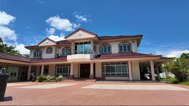 Gated bungalow for Sale with backup generator 1