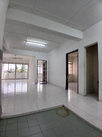 Tanjong Puteri Apartment 1