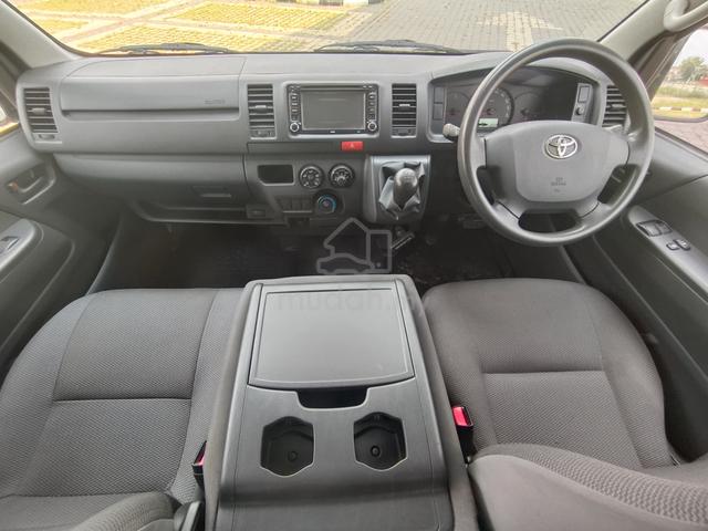 2014 Toyota Hiace 2.5 (M) window van 14seat - 4