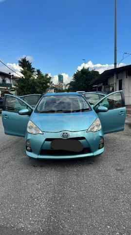 2012 Toyota PRIUS C 1.5 (HYBRID) (A) - 4