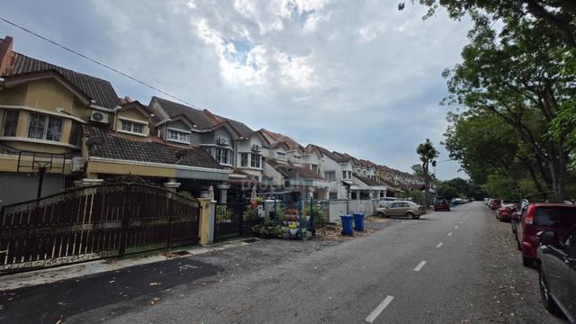 FACING OPEN Teres 2 tingkat tadisma seksyen 13 Dekat LRT & AEON 1