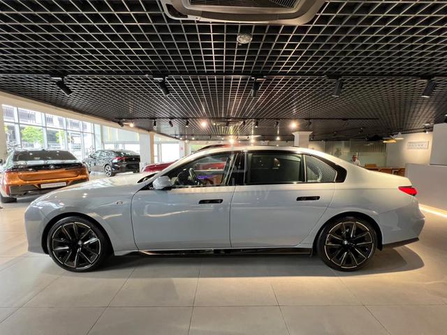 2023 BMW I7 xDrive60 M SPORT - Original CBU Unit - 5