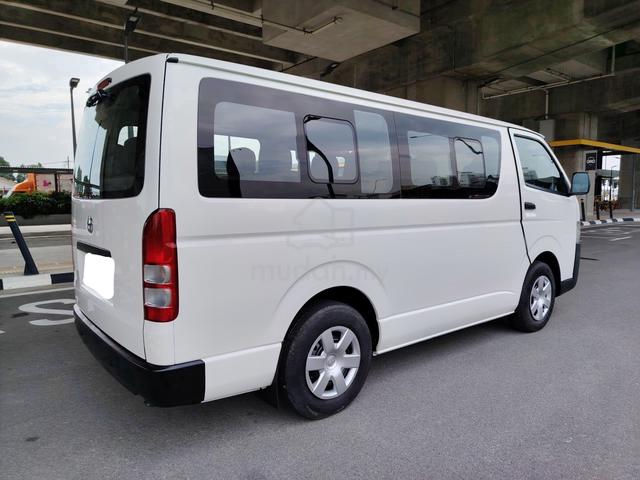 2023 Toyota Hiace 2.5 (M) Window Van Low Roof - 4