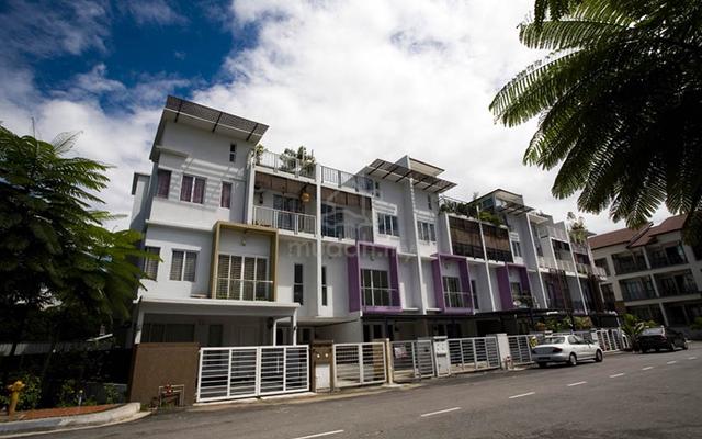 Eastwood Terrace 3 storey Townhouse | 1472 sf | Non Bumi | Kayu ara 1