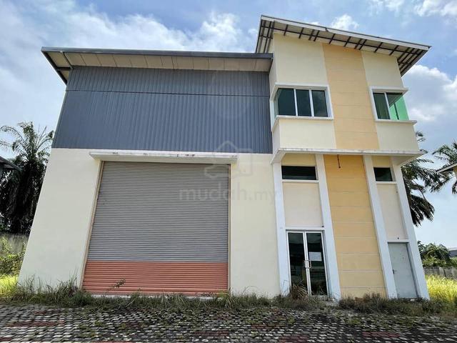 1.5 Storey Industrial Detached Factory Warehouse @ Bkt Minyak To Let 1