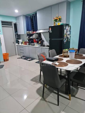 Middle room for rent 1