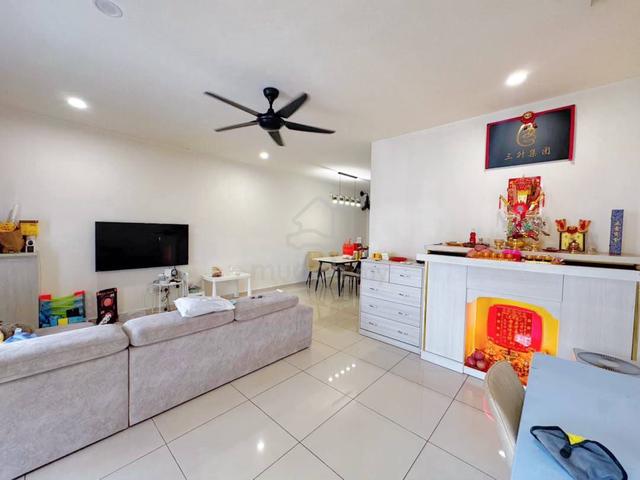 Hot Area / LA Garden @ Jaya Putra 5 / 尖头有Balcony / Fully Renovated 1