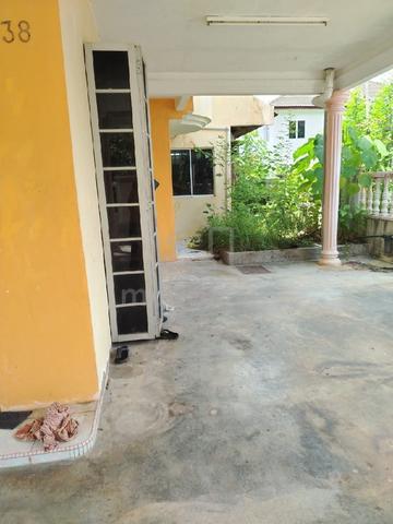 semi-d house  1