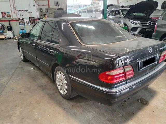 Mercedes Benz E-200 Compressor (2.0) - 4