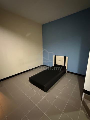 Aircond Room for rent - hotel style area Bt. 3 / Timberland 1
