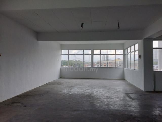 3rd floor Shoplot (2800 sqft Big space) for rent at Taman Mutiara 1