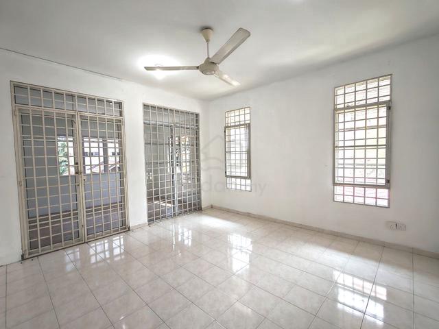 Corner Lot 3 Storey Semi D Tiara Villa Happy Garden Kuchai Lama KL. 1