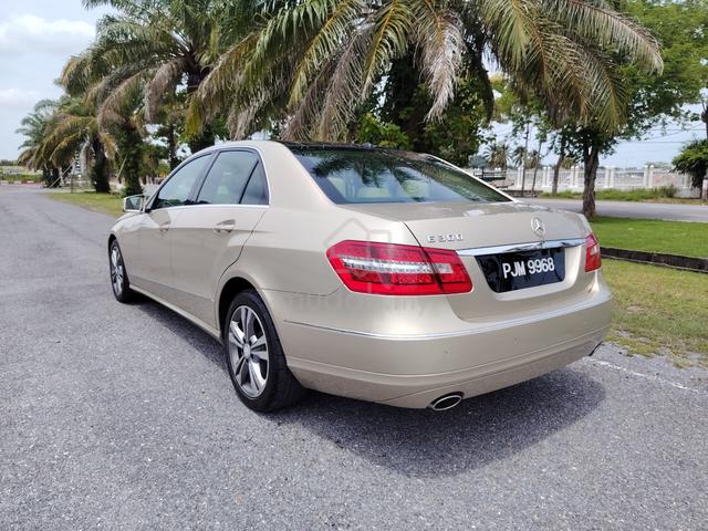 Mercedes Benz E300 AVANTGARDE (CKD) 3.0 (A) - 3