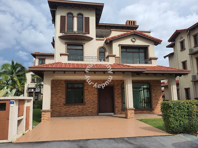 EXTRA LARGE CORNER LOT 3-storey bungalow, Diamond City Semenyih 1