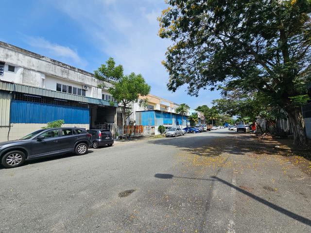 Kulai taman Putri 1 .5 Storey factory For Sales 1