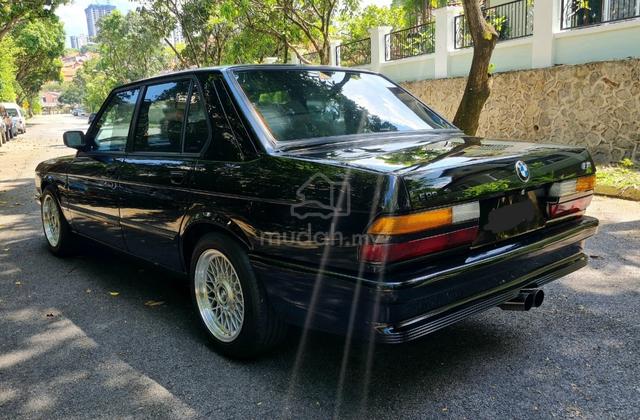 BMW E28 520i 5-speed manual - 2