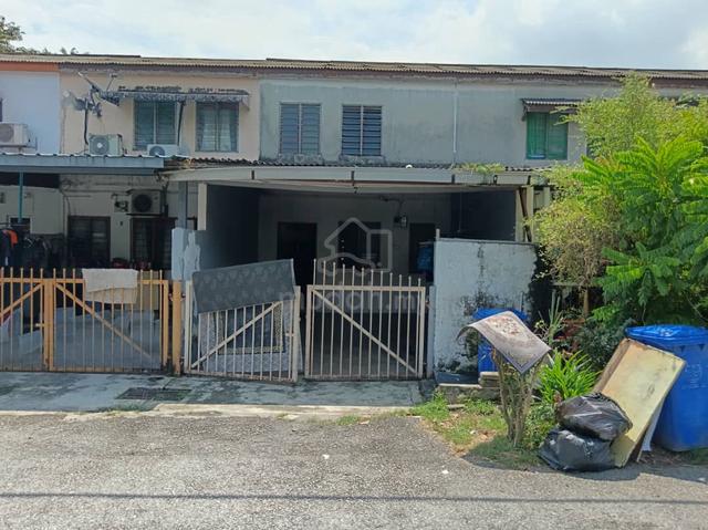 Rumah 2 Tingkat, Taman Perumahan Seksyen 18, Shah Alam 1