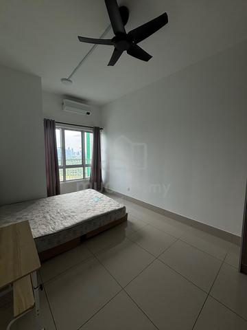Master Bedroom for rent Rasak city residence free parking 1