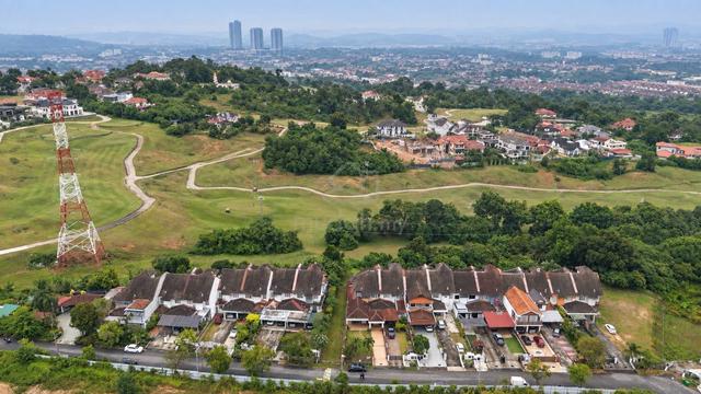 Bangi Golf END LOT 2 Storey Terrace House + Size 4370 Sqft + Guarded 1