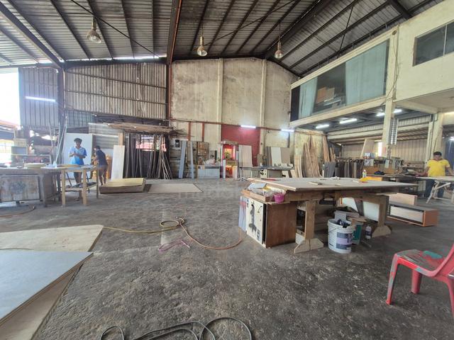 1.5 storey detached Factory at Malim jaya for rent 1