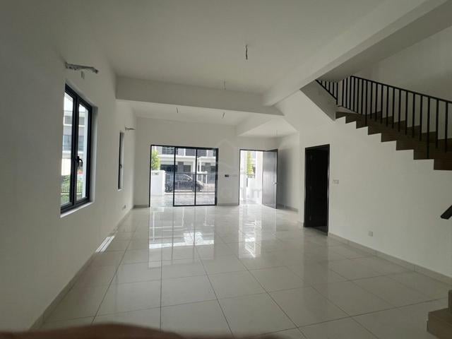 Brand NEW Unoccupied Endlot with 5ft land Terrace House LENA Residence 1