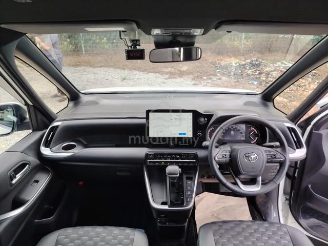Toyota VOXY 2.0 S-Z MODELISTA B/KIT & LOW MILLAGE - 5