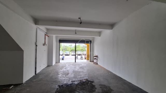 Taman Damai Utama, Bandar Kinrara [ Ground Floor] Facing Main Road 1